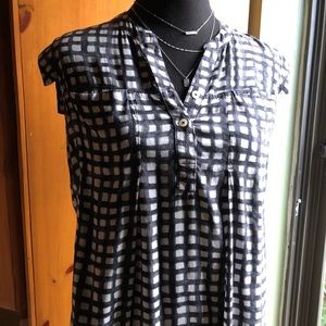 11.1.Tylho Cap Sleeve Top